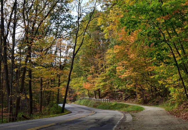 A photo of Sand Run Parkway and the Jogging Trail curving through Sand Run Metro Park.