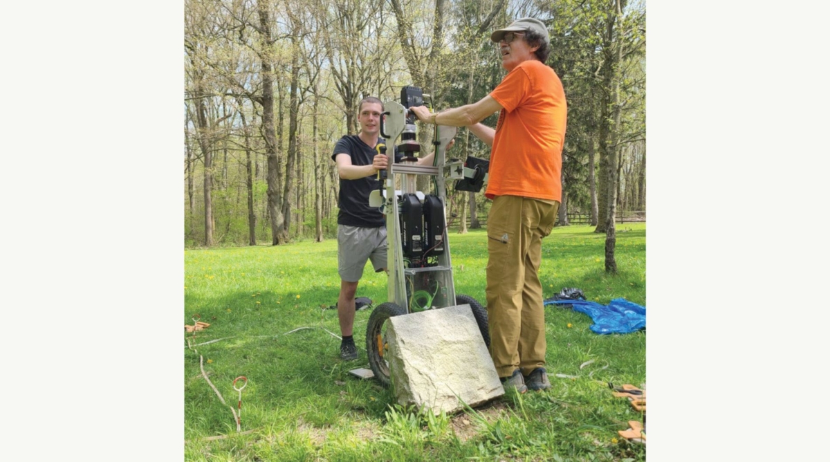 Pier (left) and Dr. David Perry operating the Subterra Grey soil spectroscopy machine.